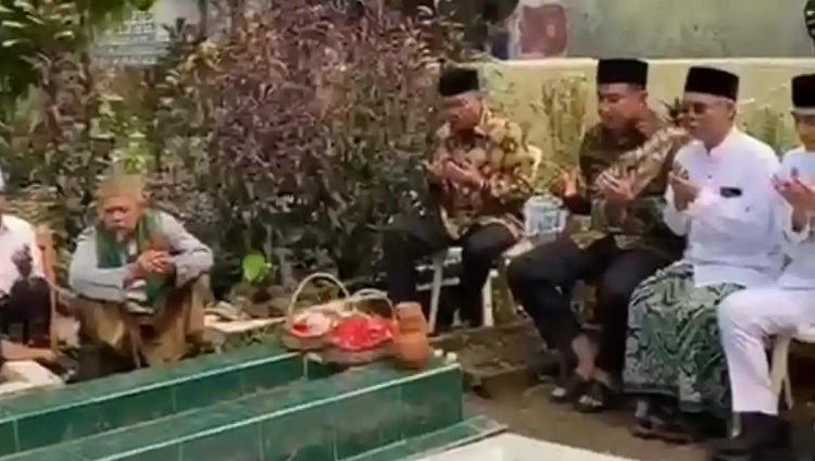 Kapolri Suyudi Ziarah ke Makam Kakek di Pandeglang dan Nenek di Lebak, Murni Agenda Keluarga