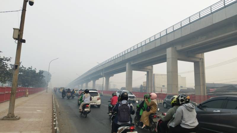 Kabut Asap Selimuti Palembang, Jembatan Ampera Hilang dari Pandangan dan Udara Masuk Kategori Berbahaya