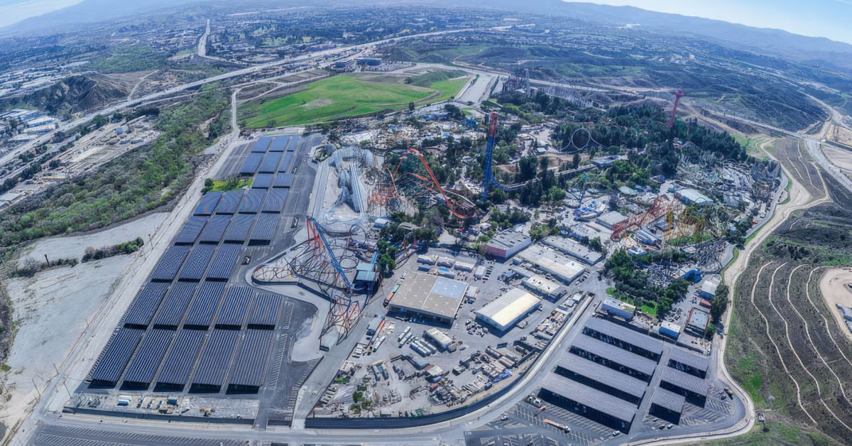 Six Flags Magic Mountain Pasang Carport Surya 12,37 MW di Lahan Parkir