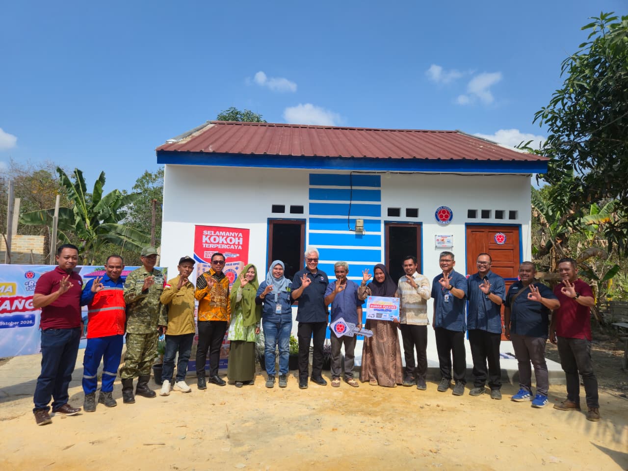 Indocement Tuntaskan Bangun Rumah Tukangku, Rumah Ke-32 Diserahkan ke Tukang di Kotabaru