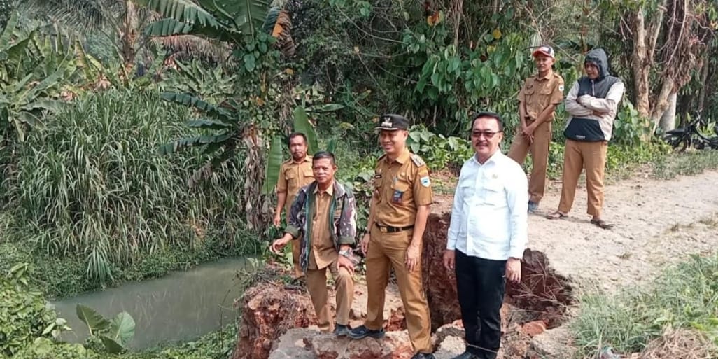 Jalan Kabupaten Penghubung Bojong-Saketi di Pandeglang Putus Total 50 Meter, Perbaikan Butuh Rp400 Juta
