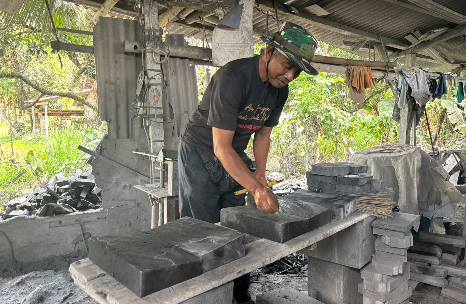 Perajin Batu Alam asal Bangli Kembangkan Usaha Mandiri Sejak 2012, Kini Pakai KUR BRI Rp150 Juta