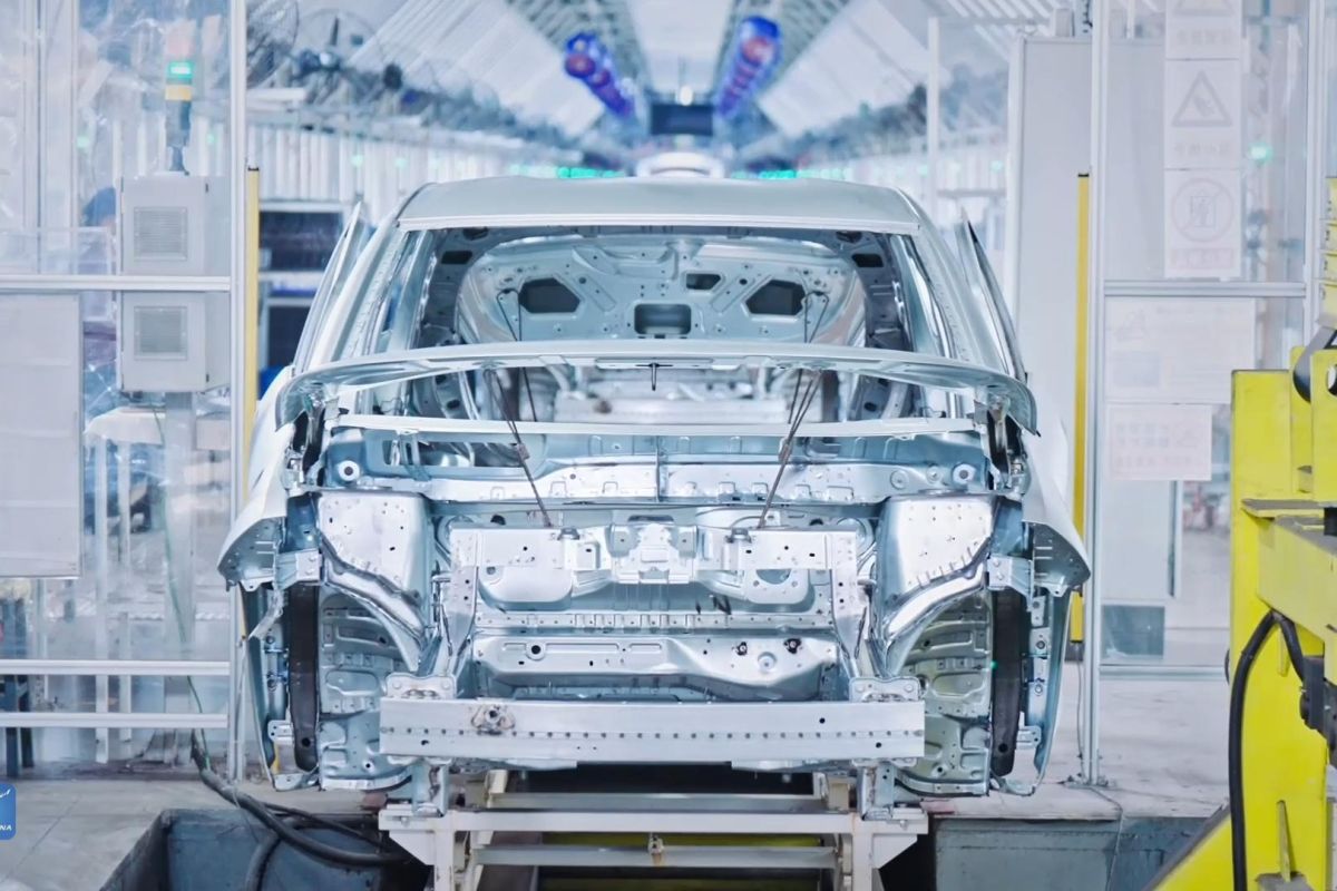 BYD Fuzhou Jiangxi: Robot dan AGV Kawal Produksi Mobil Listrik