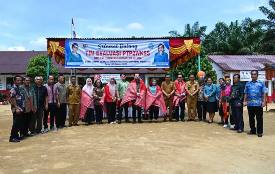 Tim PTP2WKSS Sumut Evaluasi Desa Simbara Tarabintang, Fokus 10 Program Pokok PKK