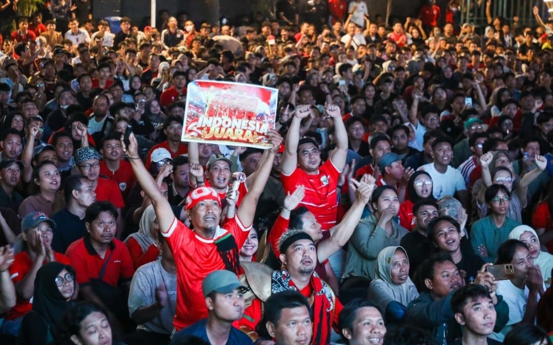 Ribuan Warga Semarang Pecah Euforia di Halaman Kantor Gubernur Jateng Usai Indonesia Juara FIFA ASEAN Cup 2026