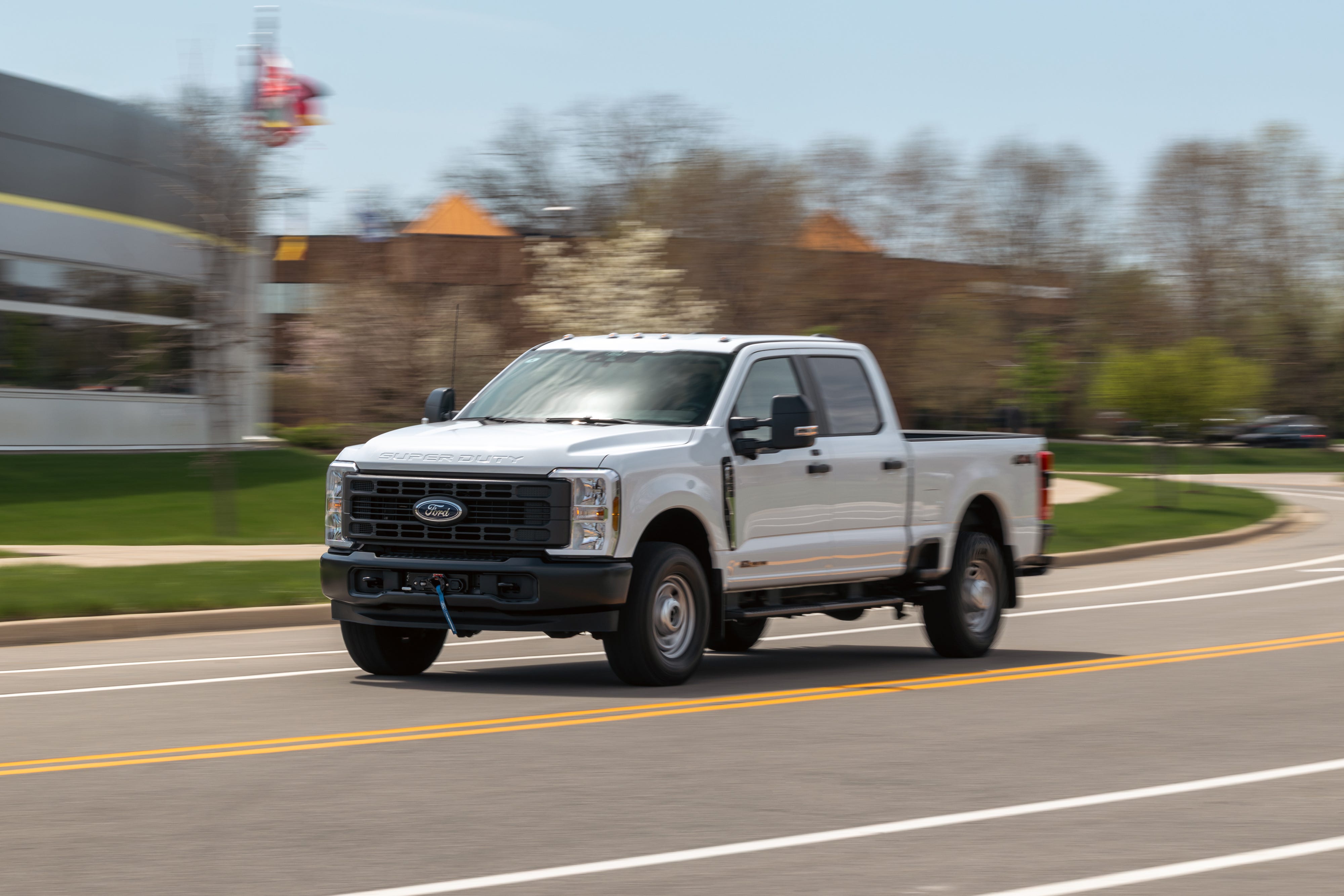 Ford Recall 41.748 Unit Expedition dan Truk Super Duty karena Lampu LED Cacat