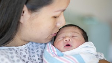 Mengenal Maternal Assisted C-Section, Ibu Angkat Sendiri Bayinya dari Perut