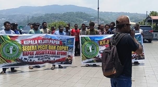 50 Warga Papua Demo Kejati, Desak Usut Dana Cadangan Rp44 Miliar DPRP
