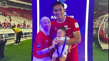 7 Potret Pemain Timnas RI Rayakan Juara ASEAN Cup 2026 bareng Istri dan Anak