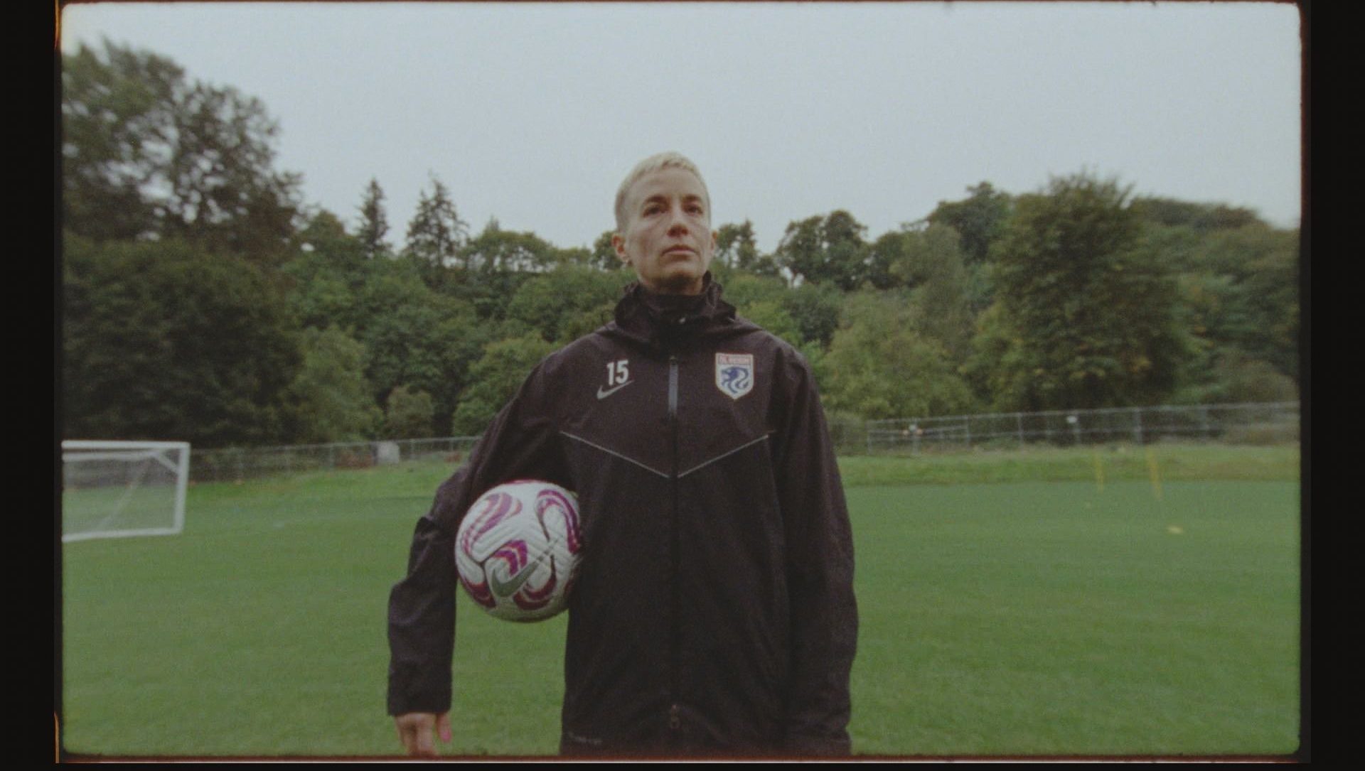 Dogwoof Akuisisi Hak Distribusi Film Rapinoe dan Hanging By a Wire