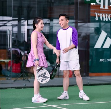 Ayu Ting Ting dan Pacar Tampil Mesra di Ultah Umi Kalsum