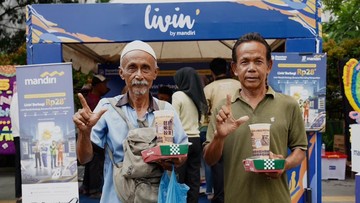 Bank Mandiri Bagikan 280 Paket Makanan di 12 Titik untuk Pekerja Rentan