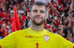 Maarten Paes Juara Piala AFF 2026 Bersama Timnas Indonesia, Kini Bersaing dengan Ter Stegen di Ajax Amsterdam