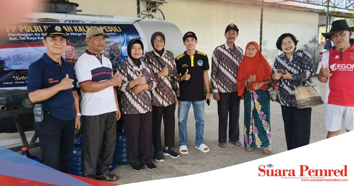 PP Polri Kalbar Bagikan Air Bersih ke Purnawirawan dan Warakawuri di Kubu Raya