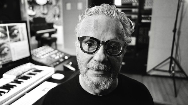 Mark Mothersbaugh DEVO Sebut Politik Dunia Kini 
