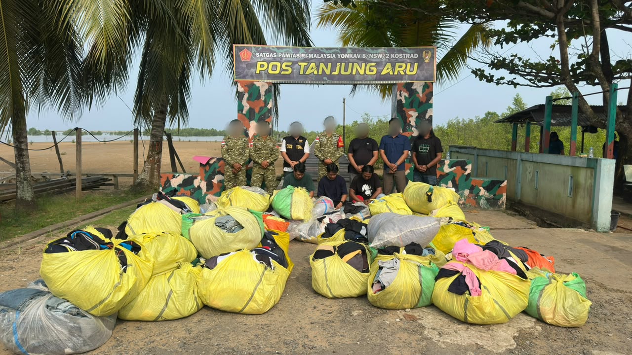 Satgas Pamtas Gagalkan Penyelundupan 72 Koli Pakaian Bekas dari Malaysia di Sebatik, 3 Pengemudi Diamankan