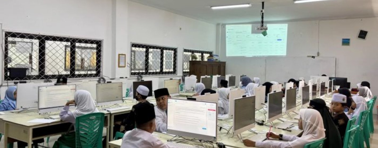 OMI Jambi 2026 Dimulai, 165 Siswa MI dan MTs Ikuti Matematika dan IPA di MTsN 2 Kota Jambi