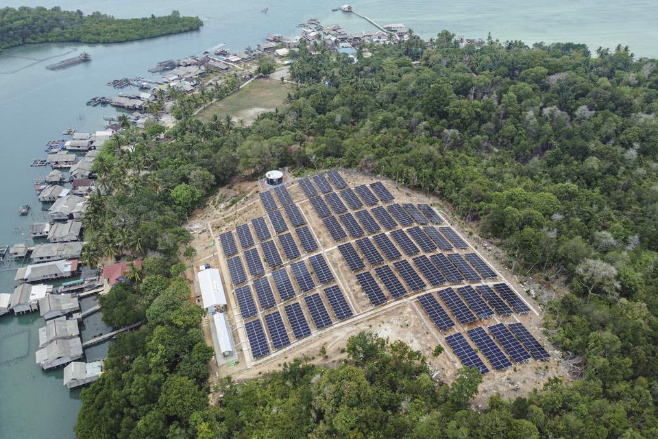 PLTS Pulau Sembur Pasok Listrik 24 Jam, Warga Hemat Rp300 Ribu per Bulan