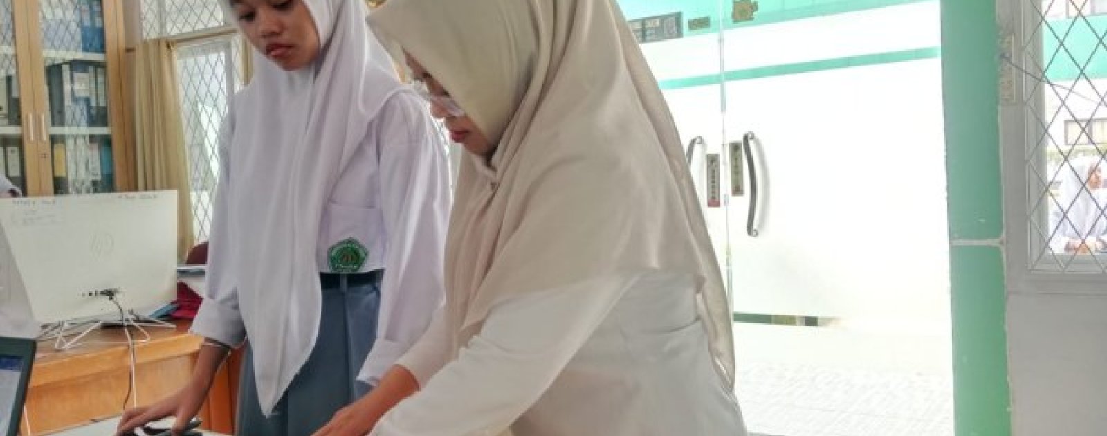 Alumni Kelas 9G dan 9H MTsN 2 Kota Jambi Ikuti Sidik Jari Ijazah di Kantor TU Mulai 6 Oktober 2026