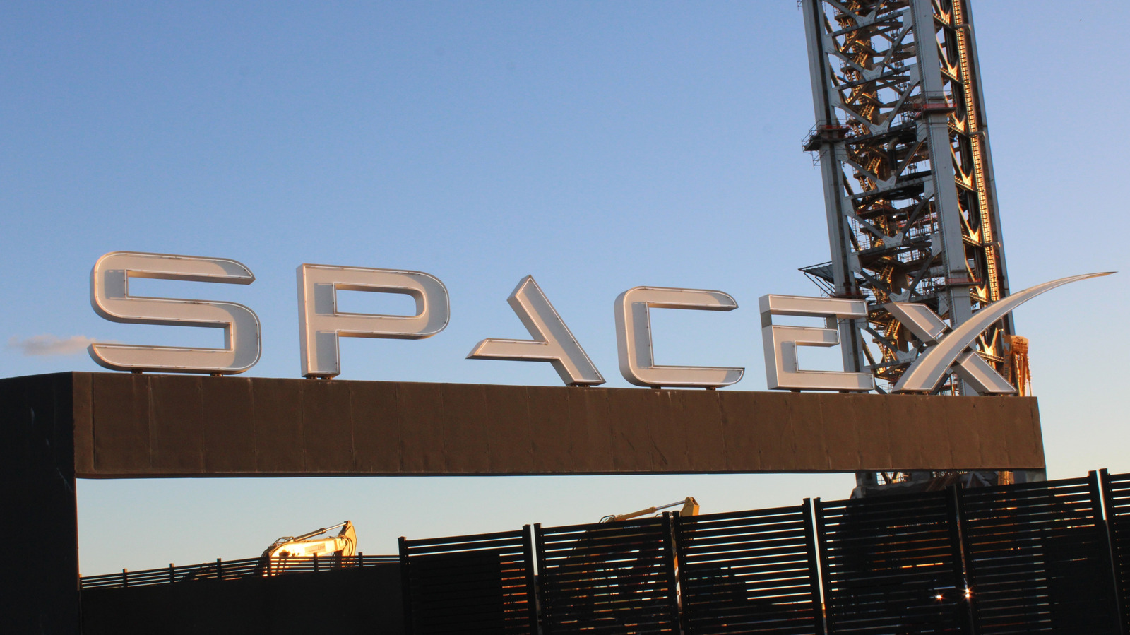 SpaceX dan Tesla Bangun Pabrik Chip Raksasa Terafab di Texas