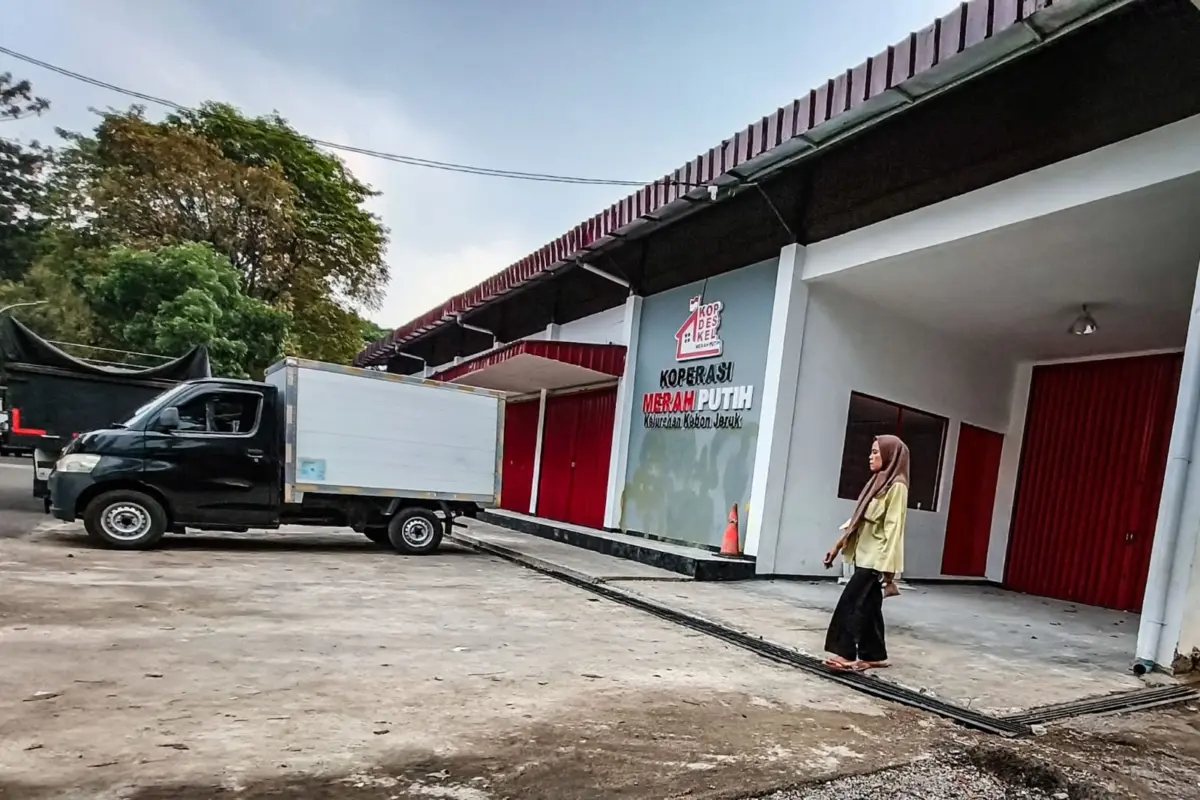 KDMP Kebon Jeruk Bandung Belum Beroperasi meski Bangunan Siap, Atap Kanopi Mulai Rusak