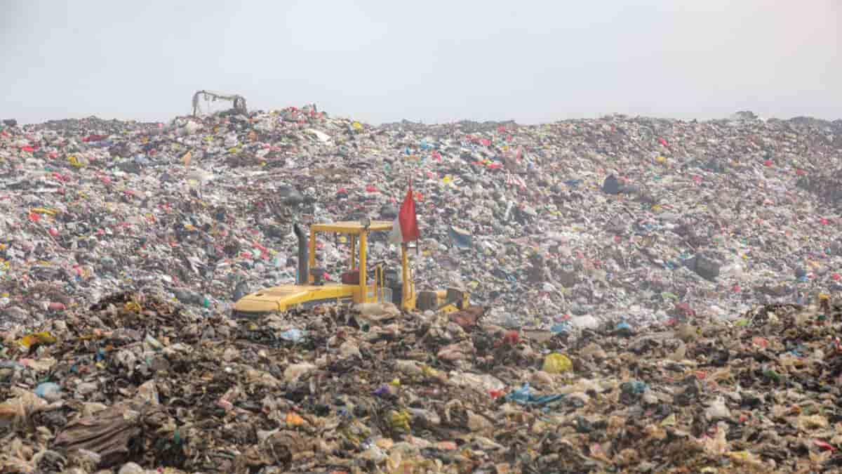 Pemprov Jabar Kerahkan 25.000 Mahasiswa Pangkas 1.000 Ton Sampah Bandung Raya Mulai Oktober 2026
