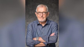 Francis Halzen Raih Nobel Fisika 2026 Berkat Deteksi Neutrino di Antartika