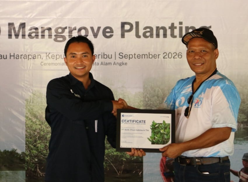 J Trust Bank Tanam 500 Mangrove di Pulau Harapan dan Kepulauan Riau