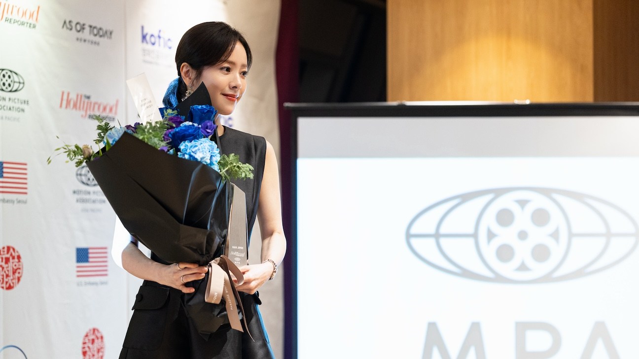 Han Ji-min Terima Trailblazer Award THR di Busan, Soroti Kolaborasi Lintas Negara