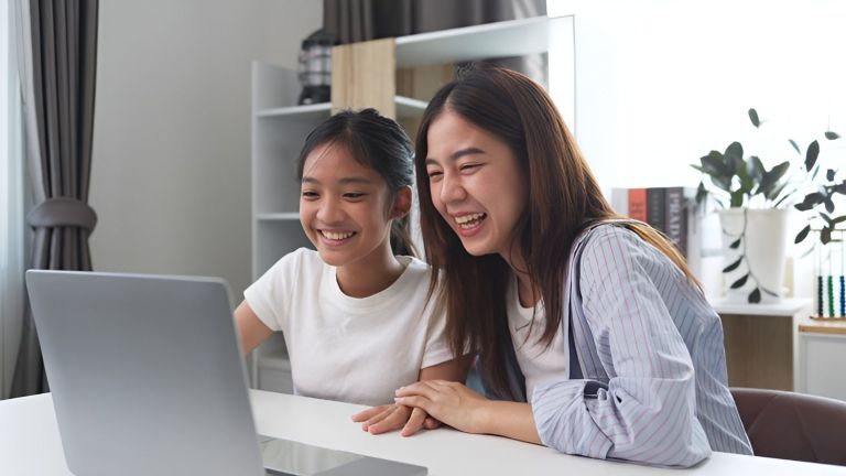 Anak Remaja Curhat ke AI: 3 Langkah Bijak untuk Orang Tua