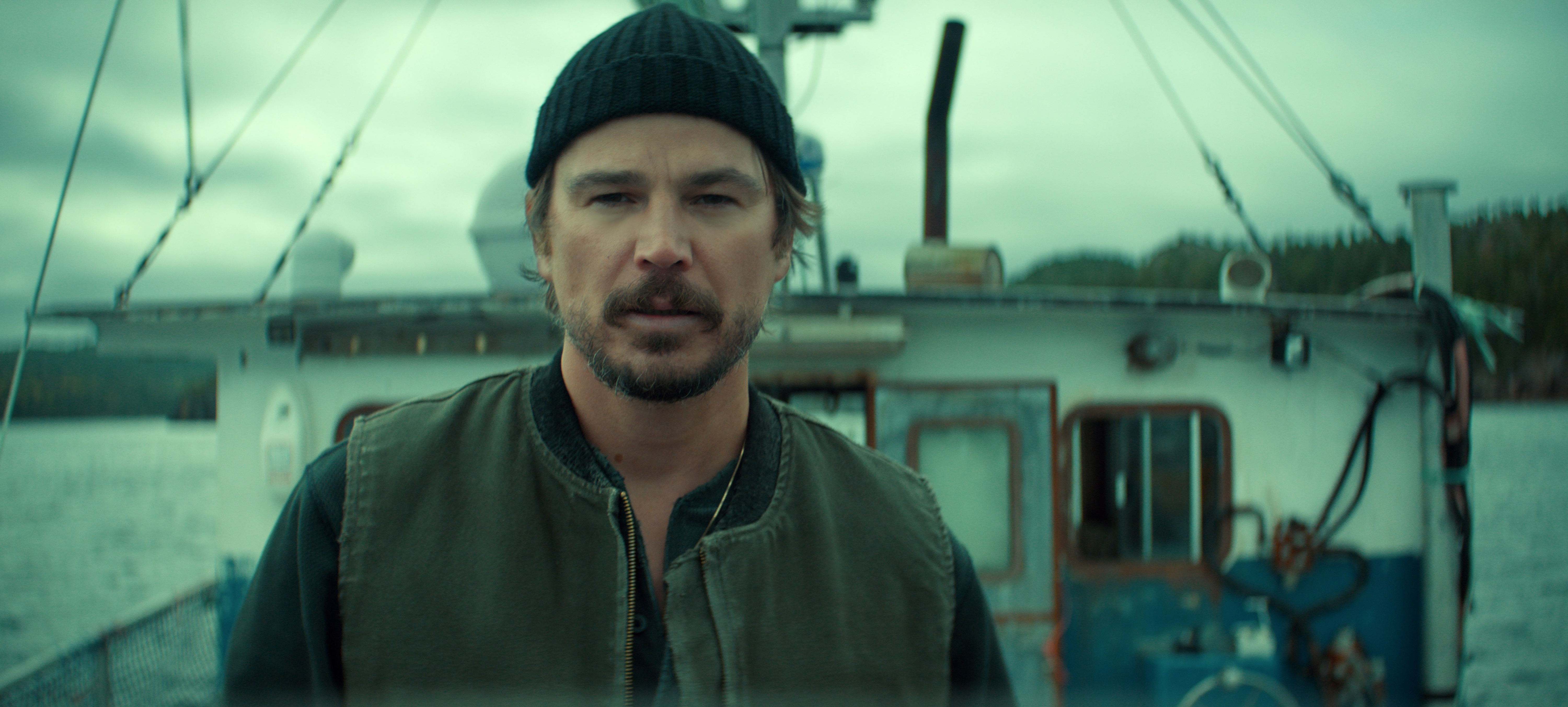 Josh Hartnett Bintangi Below, Thriller Monster Laut Netflix 6 Episode