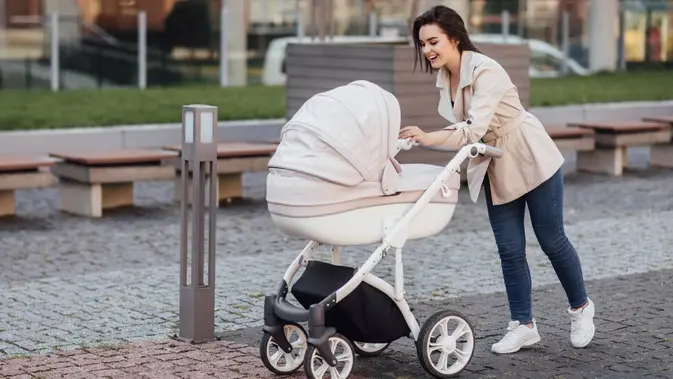6 Rekomendasi Stroller Bayi Kokoh dan Nyaman untuk Traveling
