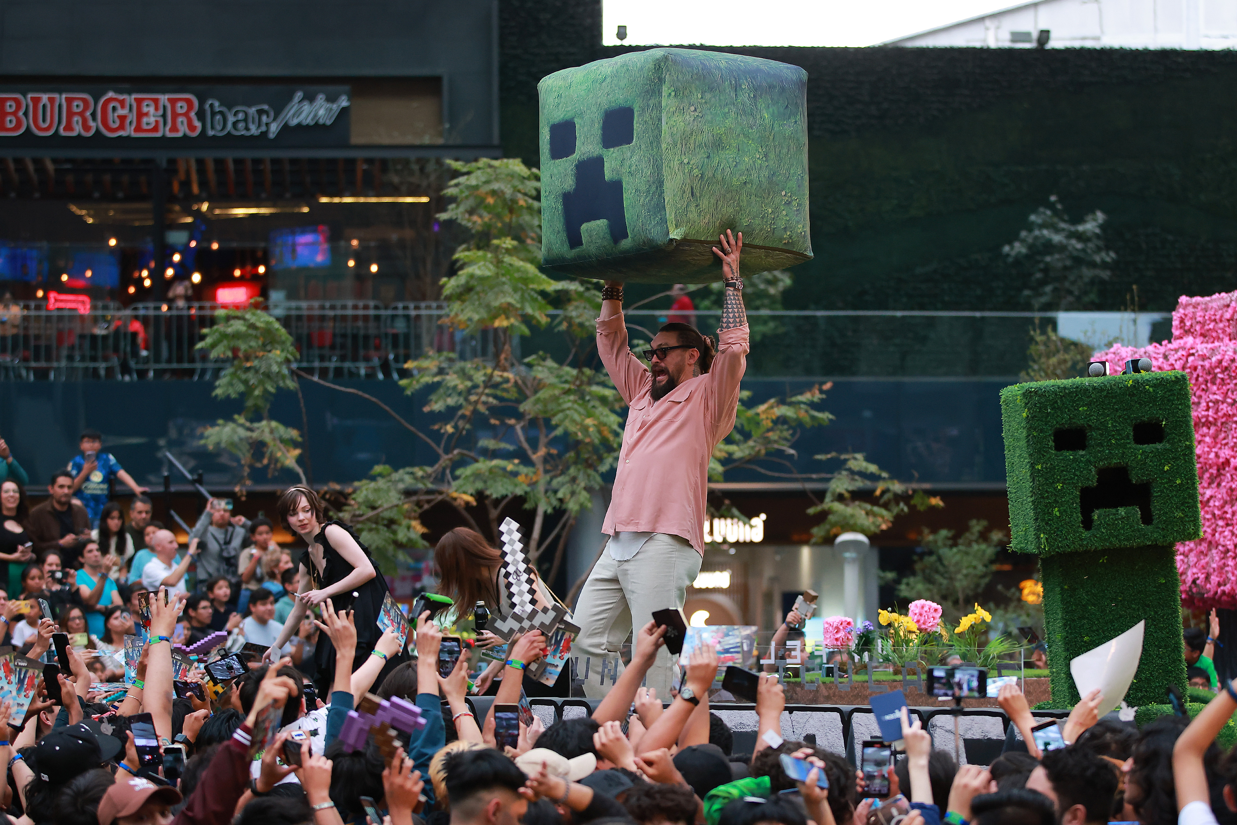 Xbox Luncurkan Divisi XP, Bawa Minecraft dan Fallout ke Film hingga Merchandise