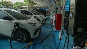 Antrean SPKLU Mulai Muncul di Bekasi Seiring Bertambahnya Mobil Listrik