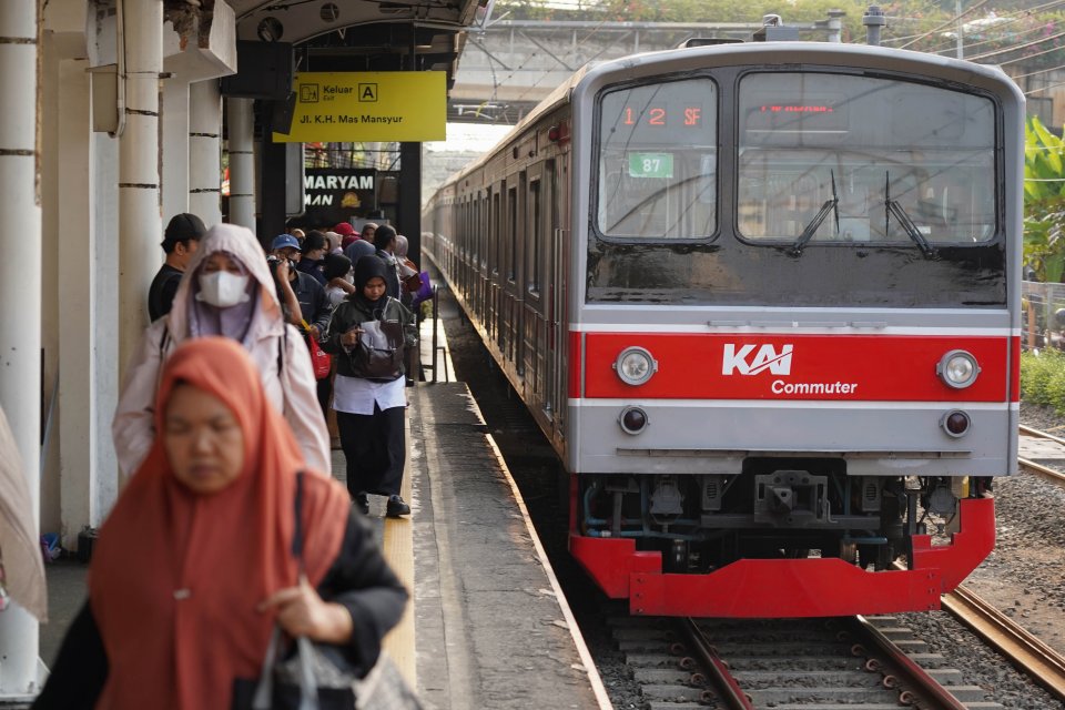 AHY Belum Putuskan Impor KRL Bekas Jepang, Masih Bahas dengan Menhub dan KAI