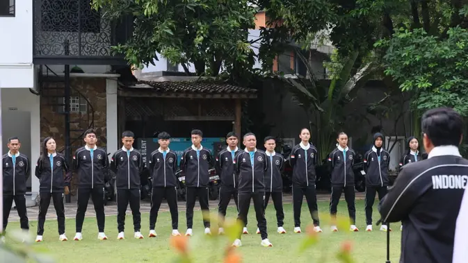 Hadi Tjahjanto Lepas 11 Karateka Indonesia ke Kejuaraan Dunia Junior Polandia