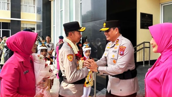 Kapolda Sumbar Baru Irjen Jawari Disambut Welcome Parade di Mapolda Padang