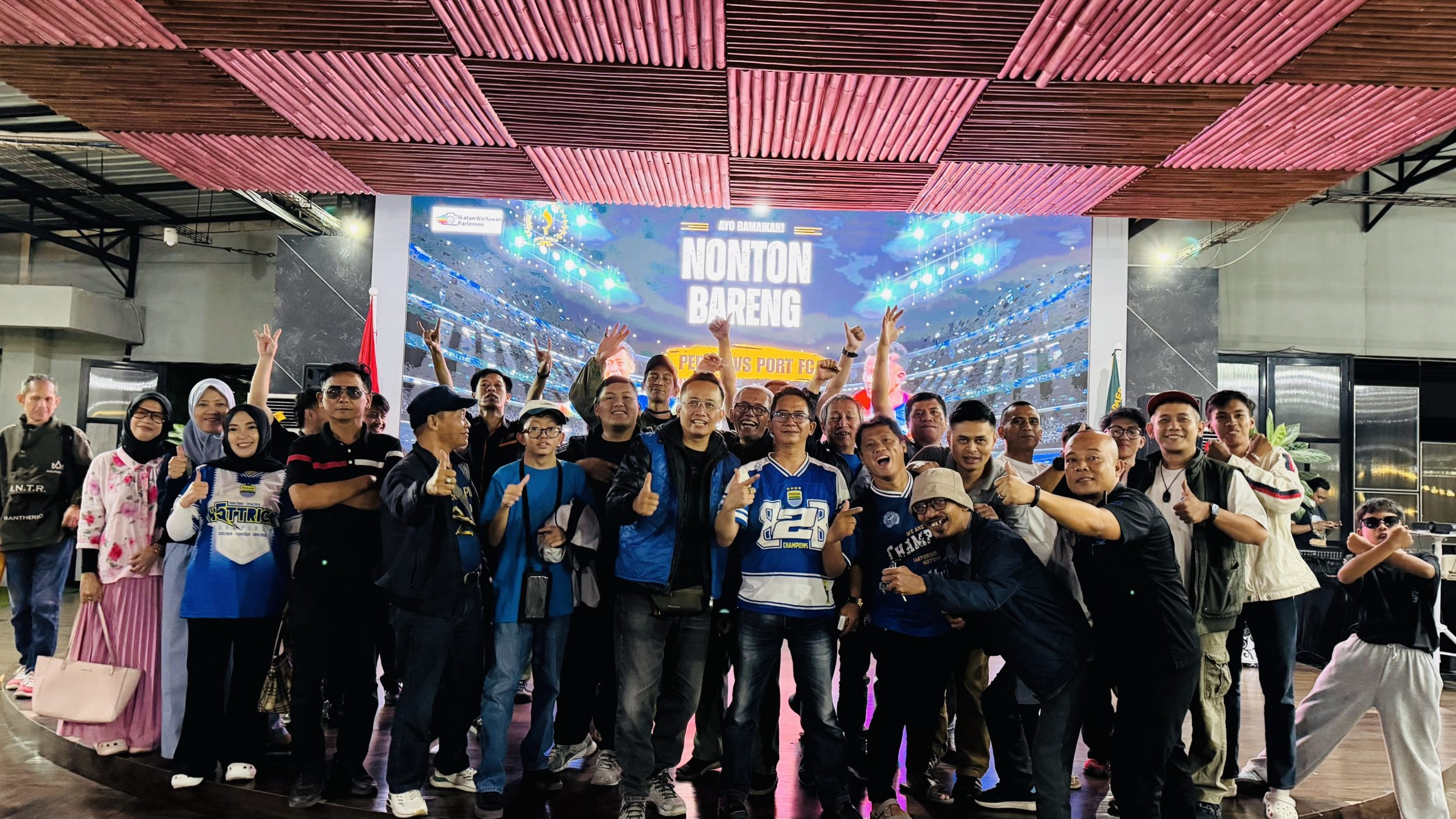 IWP dan Setwan DPRD Jabar Gelar Nobar di Rooftop, Persib Menang Dramatis 3-1 atas Port FC