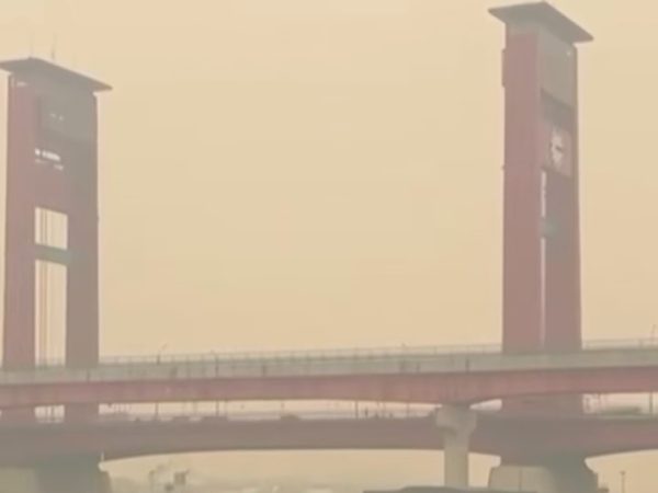Kabut Asap Karhutla Selimuti Palembang, Jarak Pandang Turun 400 Meter dan Penerbangan Tertunda