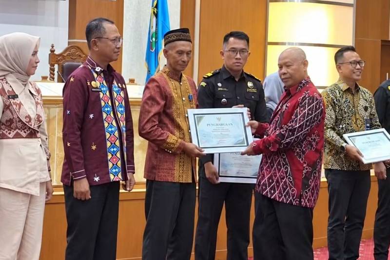 Dinas Perikanan Konawe Raih Penghargaan KKP atas Pendampingan Sertifikasi Mutu Kampung Nelayan Merah Putih