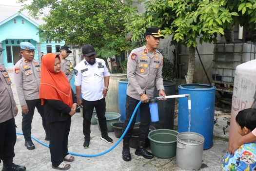 Polres PPU Salurkan 13.000 Liter Air Bersih ke 47 Kepala Keluarga di Gunung Seteleng