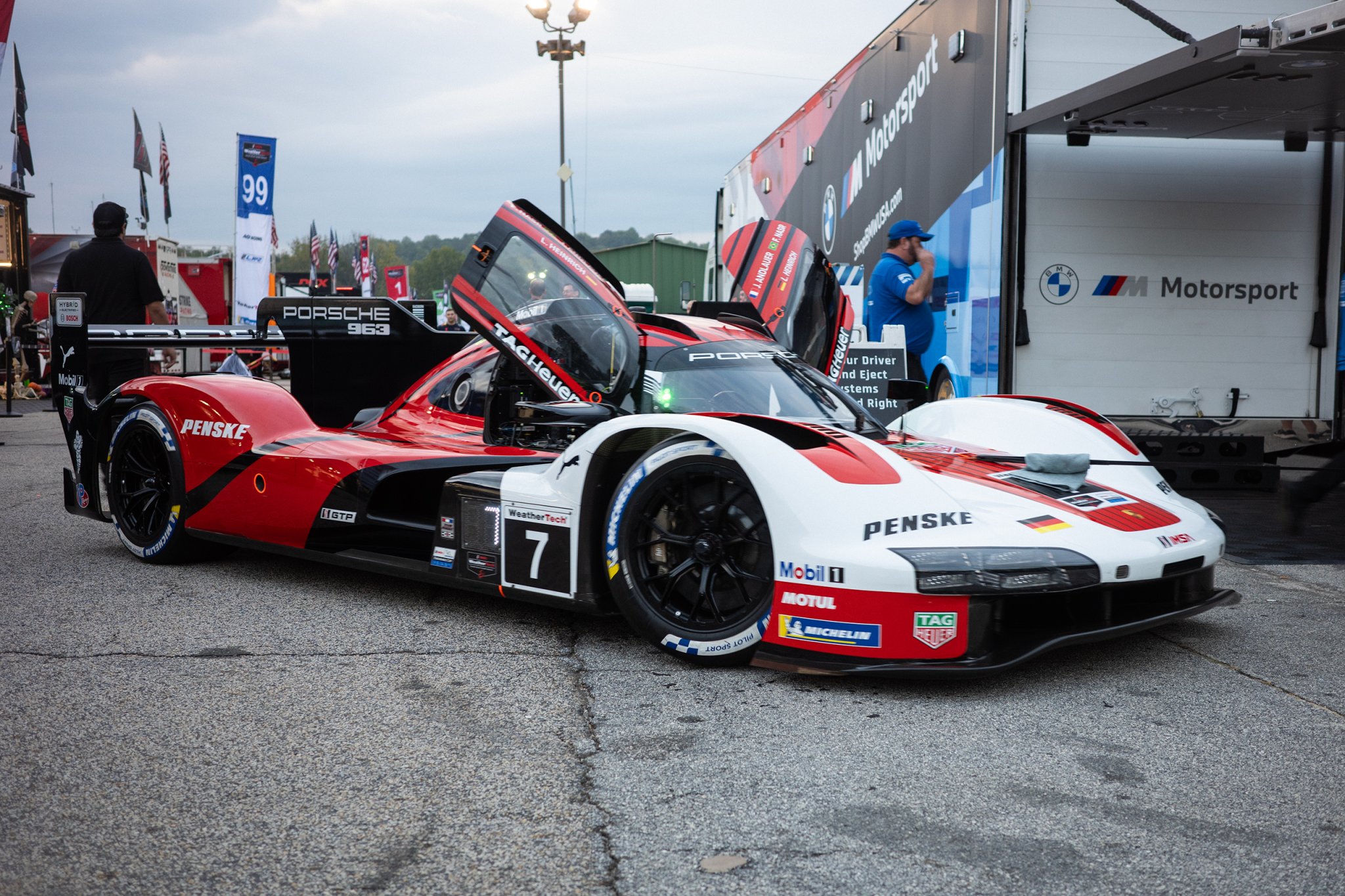 Porsche Tetap Balapan di IMSA meski Pabrikan Lain Ragu