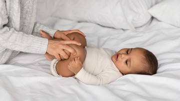 Bayi Tiba-Tiba Menggigil atau Batuk? Ini Alasan di Baliknya