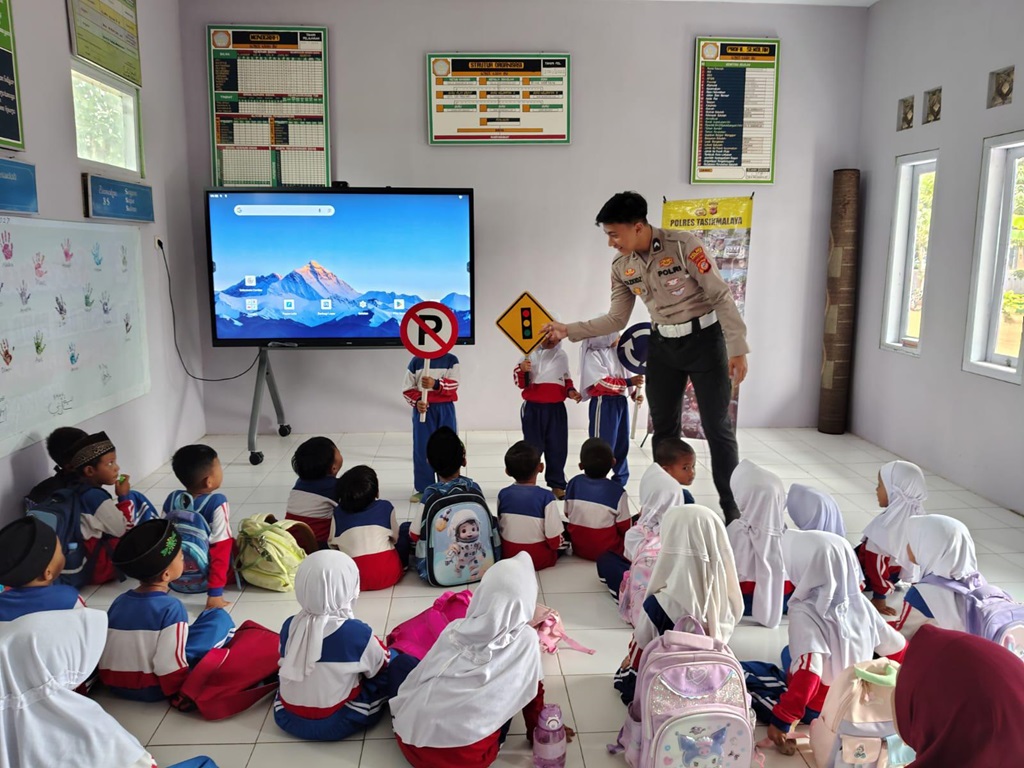 Satlantas Polres Tasikmalaya Rutin Edukasi Tertib Lalu Lintas ke Anak Lewat Program Polisi Sahabat Anak