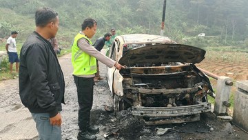 Mobil Wisatawan Terbakar di Jalur Dieng Batang, Kerugian Rp 80 Juta