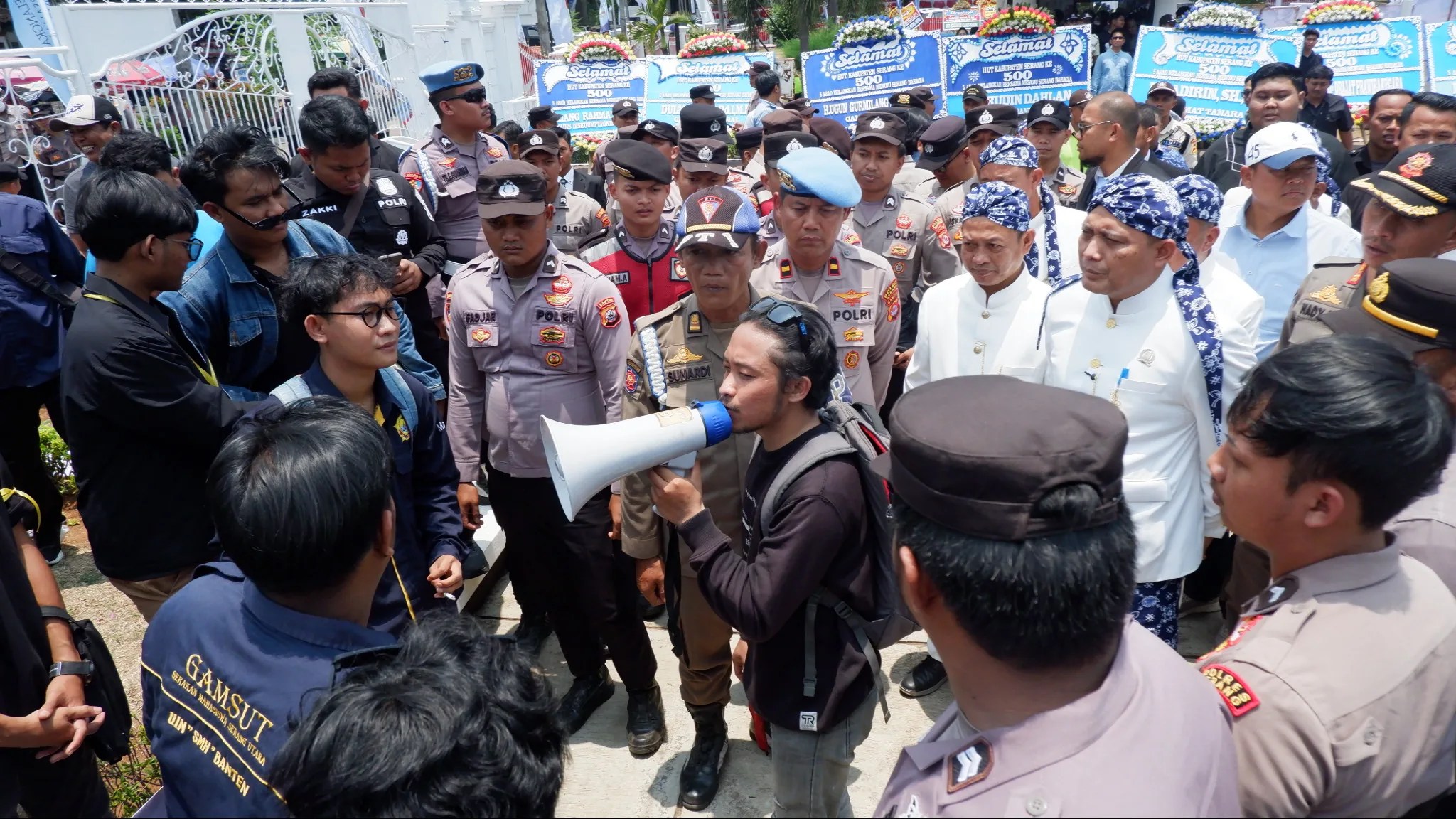 Wabup Serang Temui Massa Kumaseba, Janji Tindaklanjuti 4 Tuntutan Warga Serang Barat