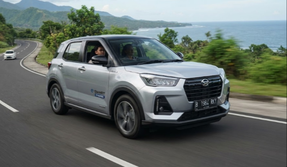 Daihatsu Rocky e-Smart Hybrid: SUV Compact Hybrid 30 Km/Liter
