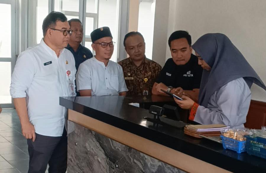 Wali Kota Cilegon Monitoring Aplikasi Pajak Restoran, Target Penerimaan 2027 Naik Rp 13 Miliar