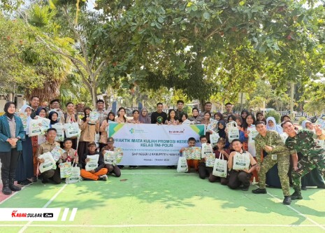 Mahasiswa TNI-Polri Poltekkes Mamuju Edukasi Siswa SMPN 2 Mamuju soal Cuci Tangan dan Pemilahan Sampah