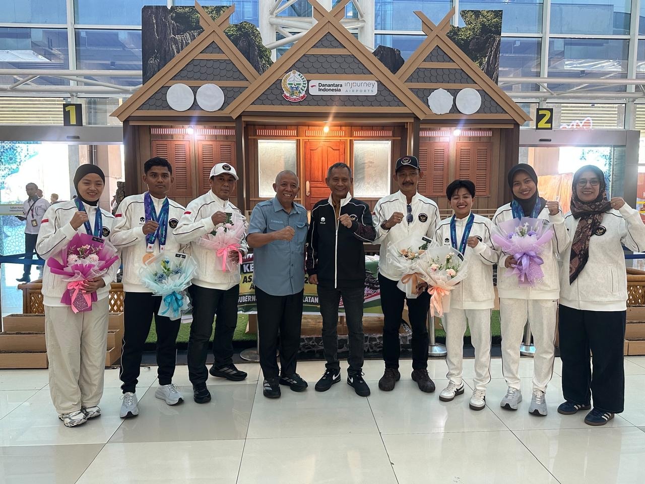 Atlet Sulsel Bawa Pulang Perak dan Perunggu dari Asian Games Aichi-Nagoya 2026, Disambut Pemprov di Bandara Sultan Hasanuddin